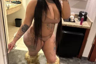 Thick Curvy Blasian NEW IN TOWN Limited time Throat goat 💦 - Image 2